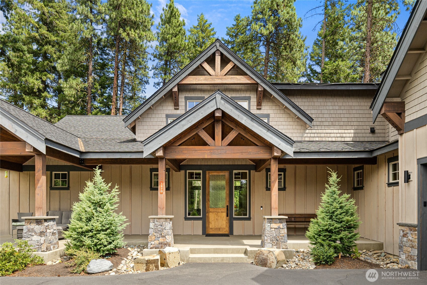 1470 Kokanee Loop Property Photo 3