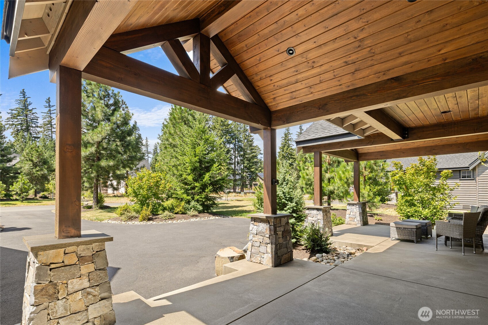 1470 Kokanee Loop Property Photo 4
