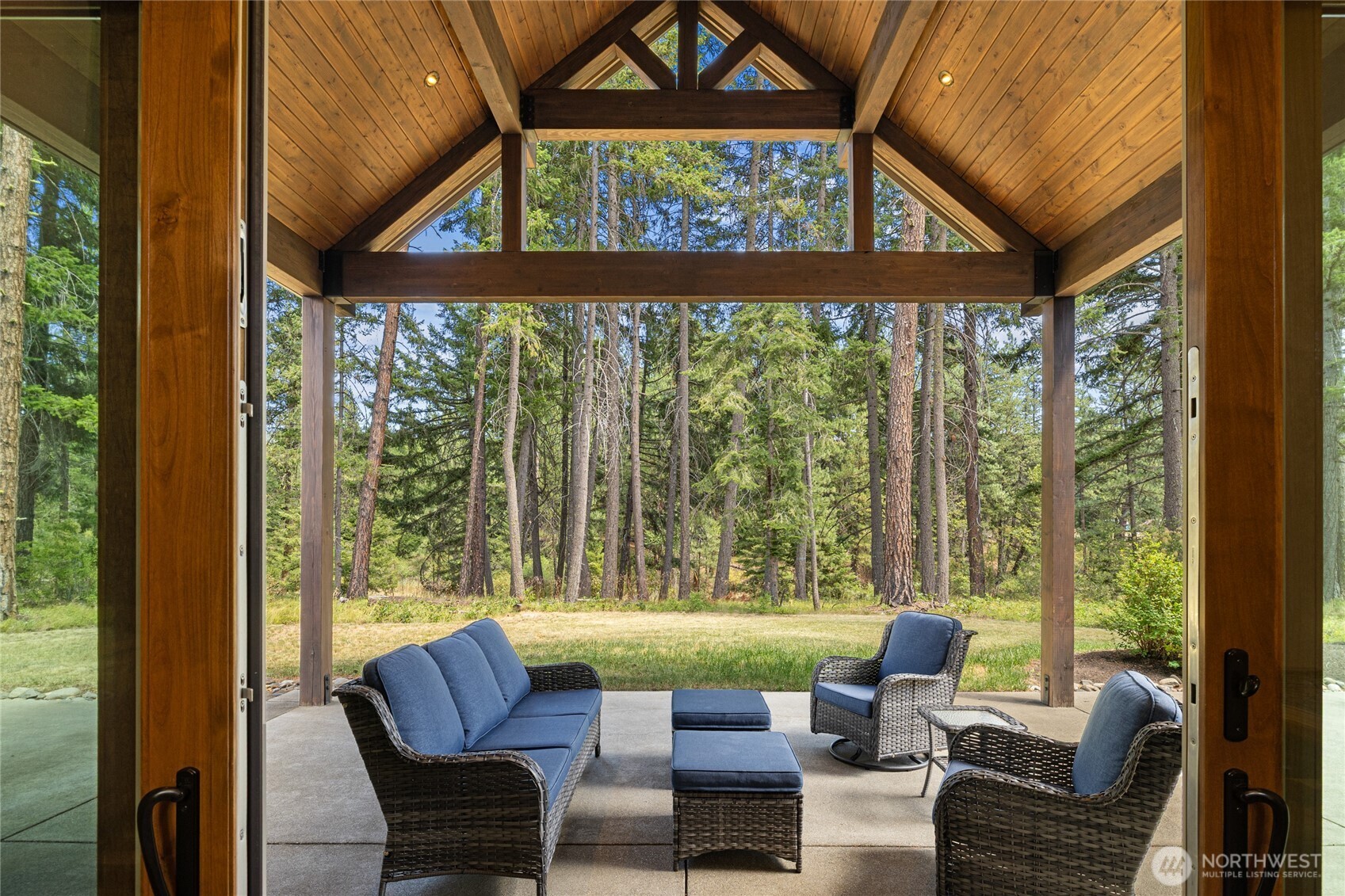 1470 Kokanee Loop Property Photo 10