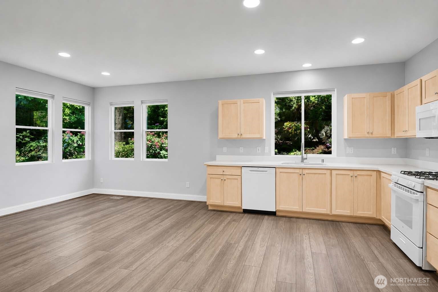 6750 163rd Place B Property Photo 7
