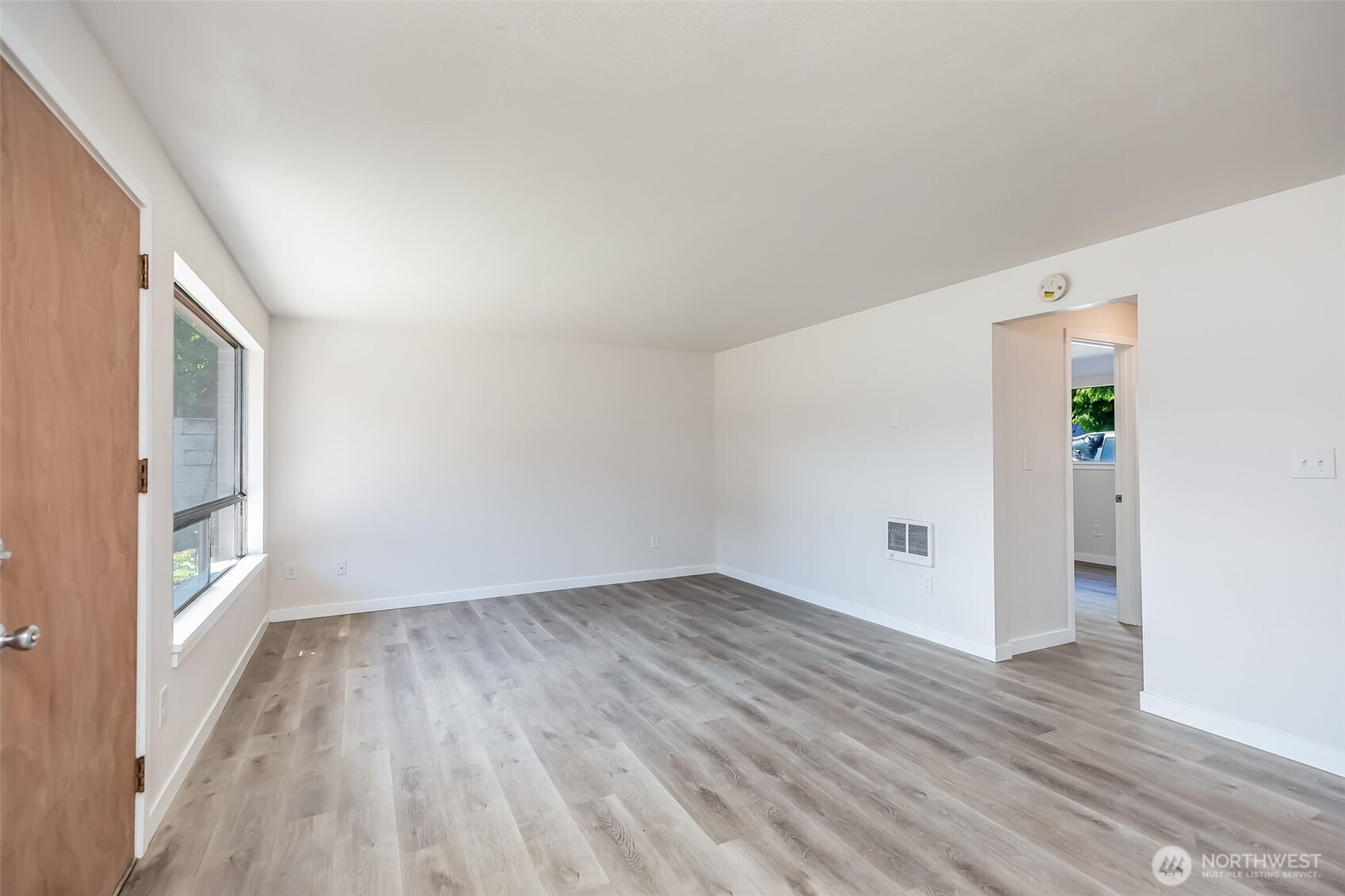 748 S Cloverdale Street Unit 6 Property Photo 4