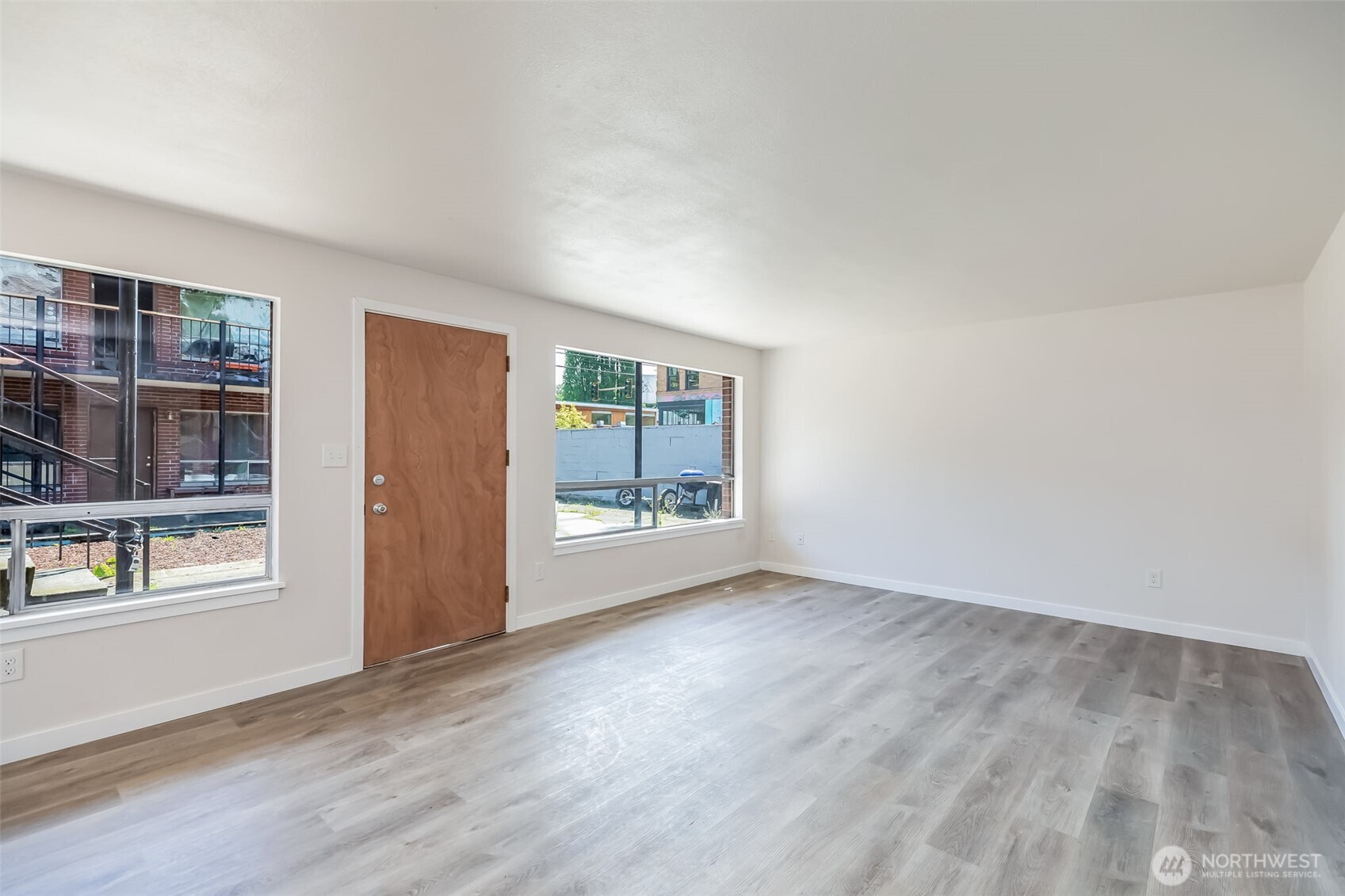 748 S Cloverdale Street Unit 6 Property Photo 5