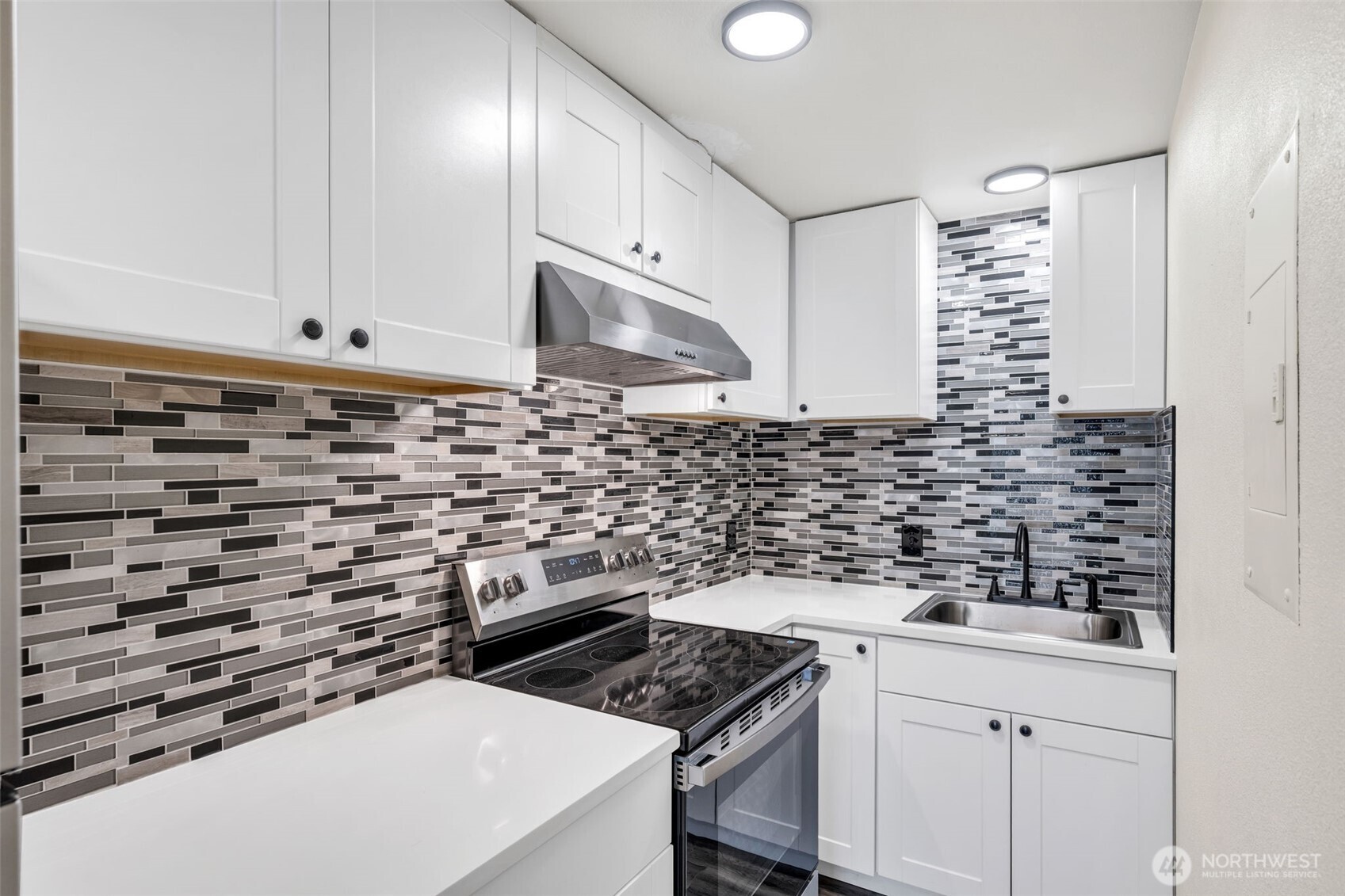 748 S Cloverdale Street Unit 6 Property Photo 19