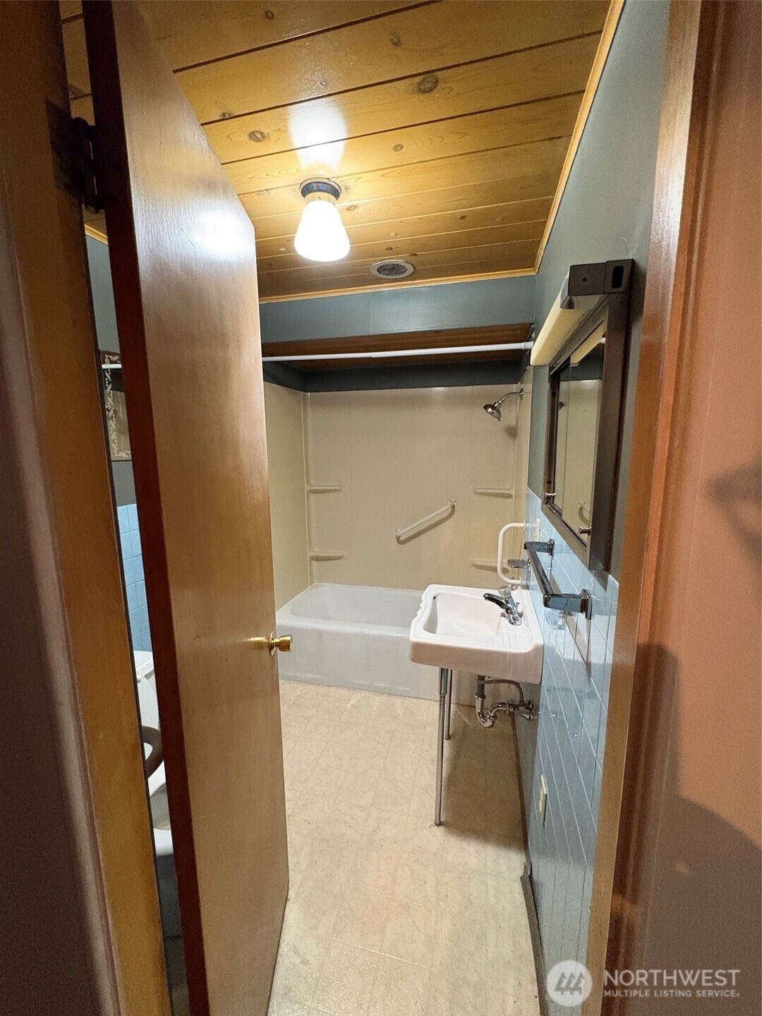10 W Dewberry Avenue Property Photo 6