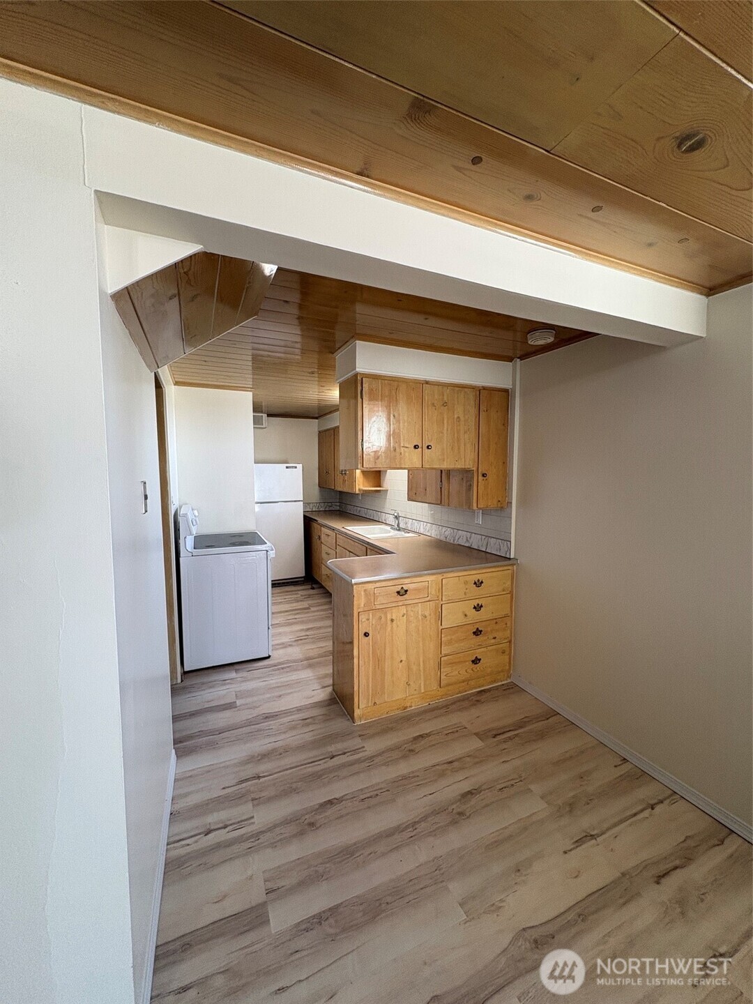 10 W Dewberry Avenue Property Photo 7