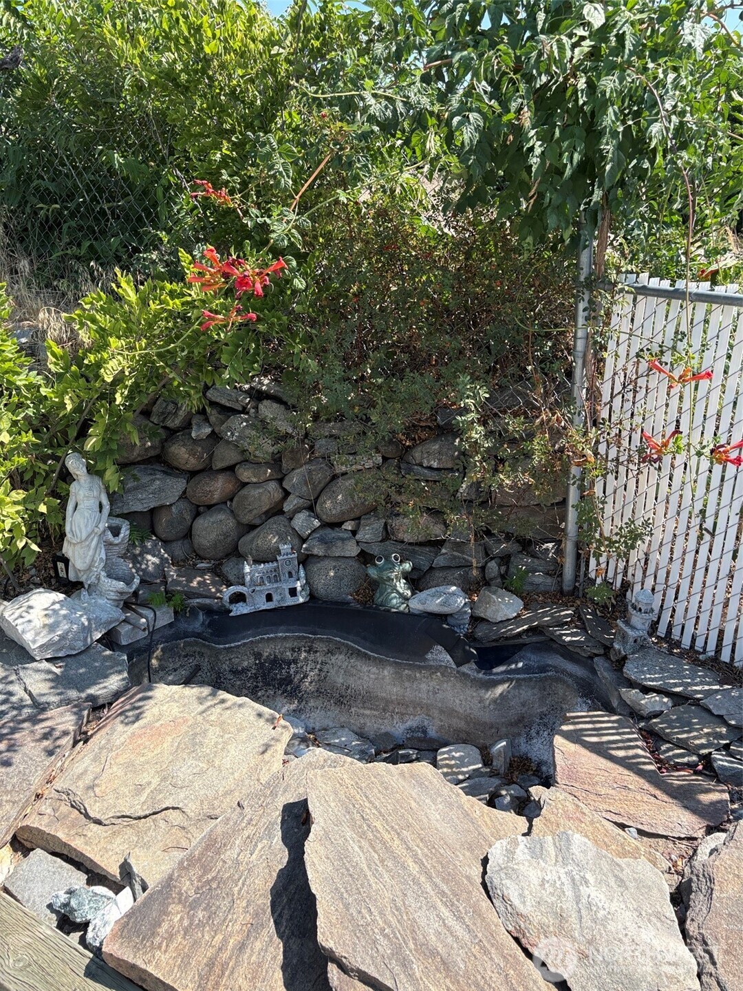 10 W Dewberry Avenue Property Photo 9