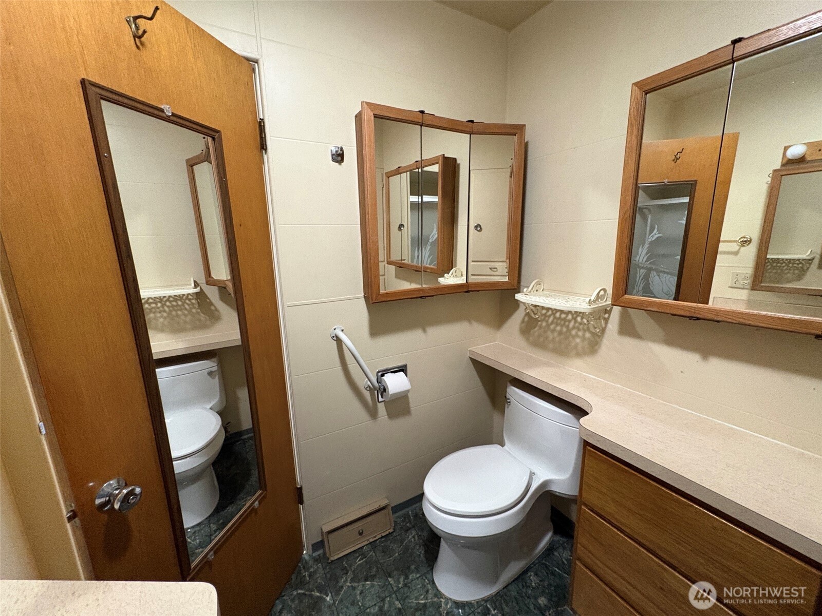 10 W Dewberry Avenue Property Photo 11