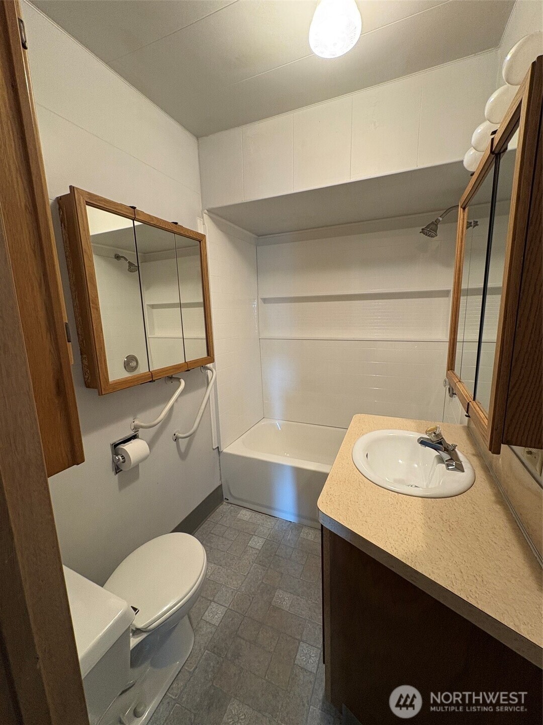 10 W Dewberry Avenue Property Photo 17