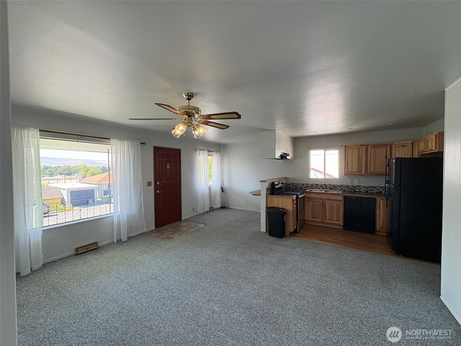 10 W Dewberry Avenue Property Photo 19