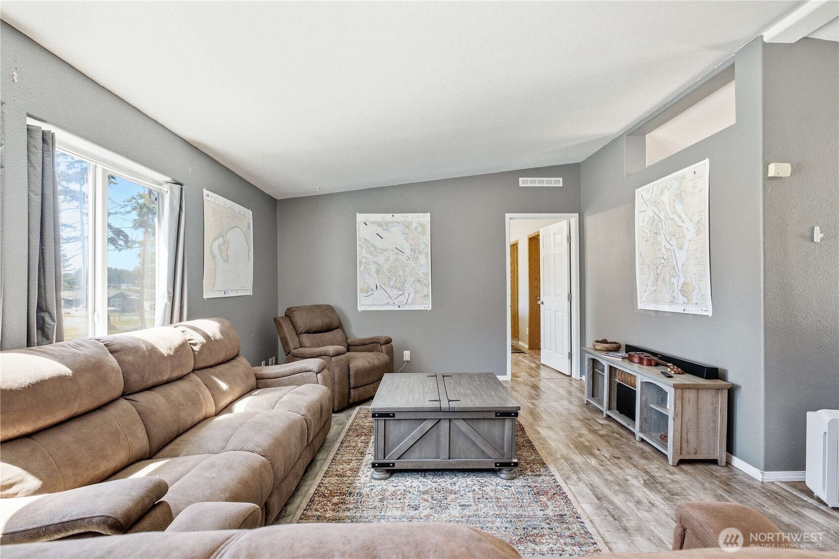 1060 Sidney Street Property Photo 4