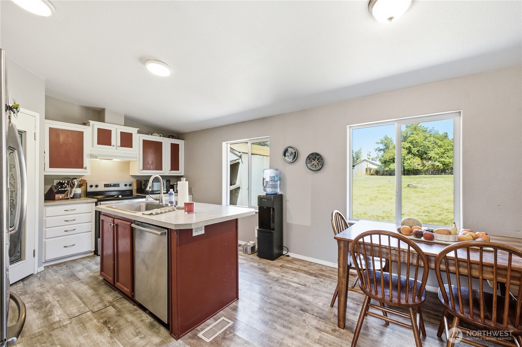 1060 Sidney Street Property Photo 6