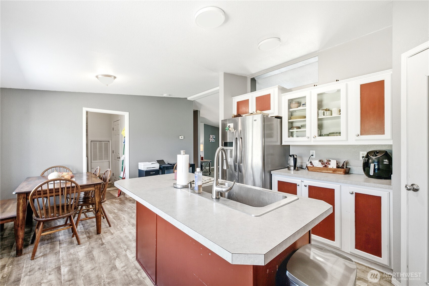 1060 Sidney Street Property Photo 7