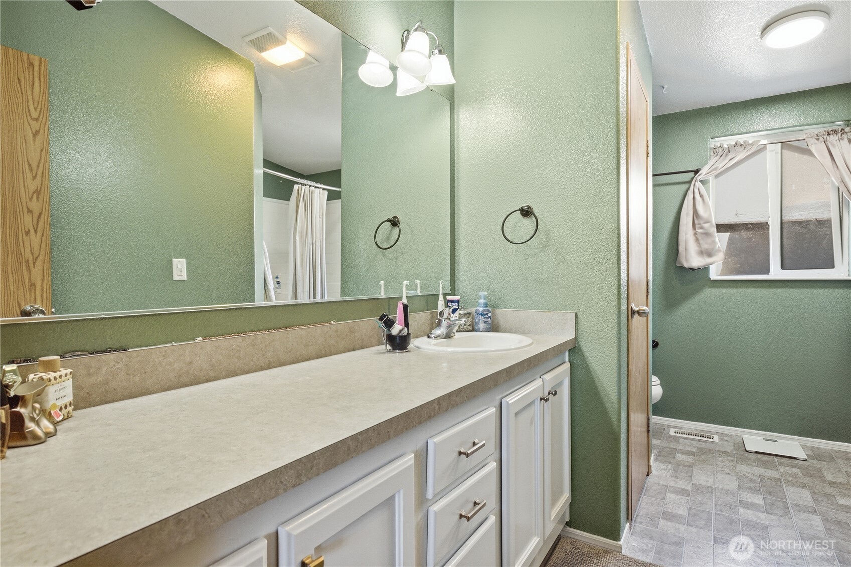 1060 Sidney Street Property Photo 16