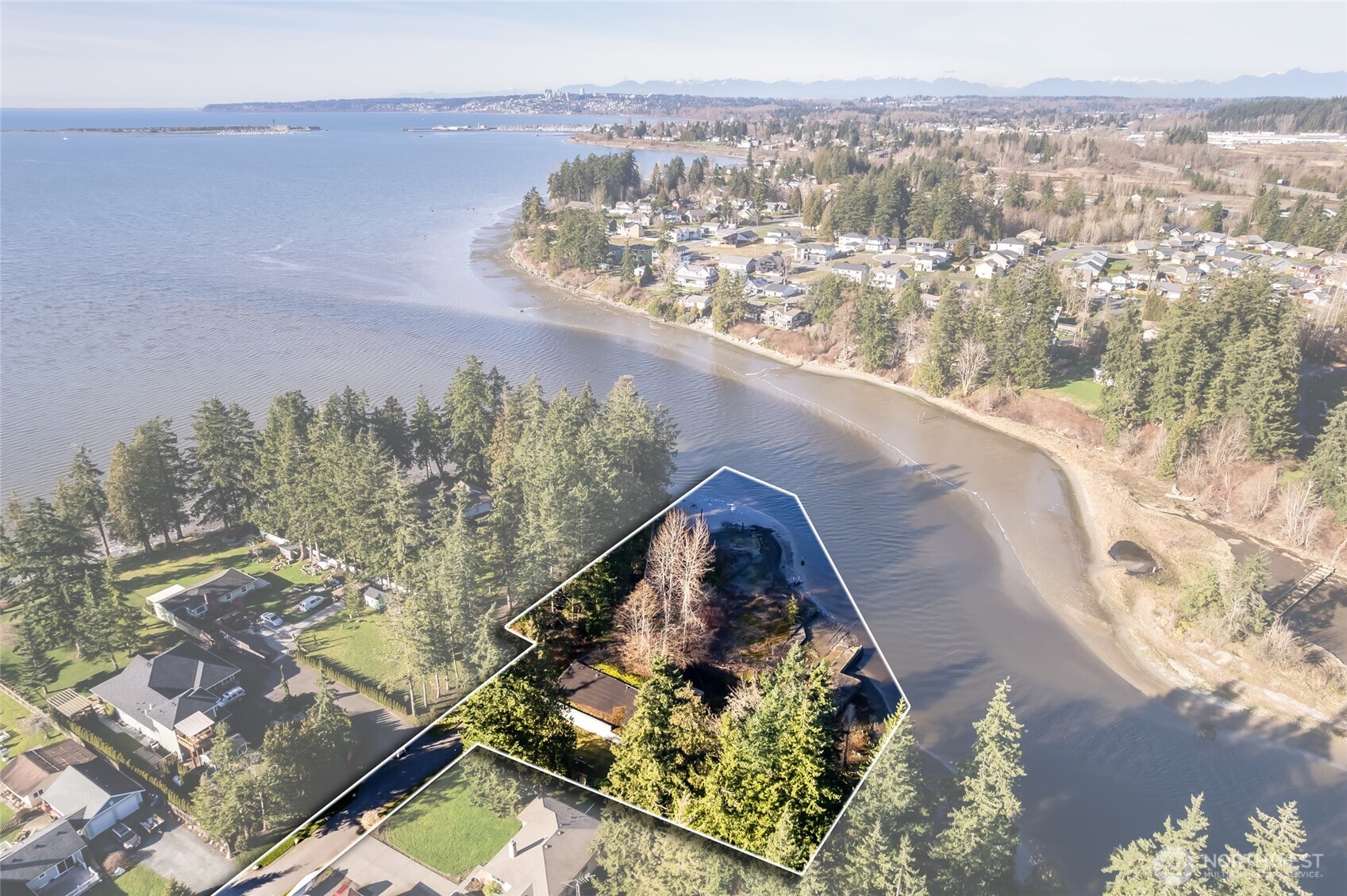 9088 Shipyard Lane Property Photo 4