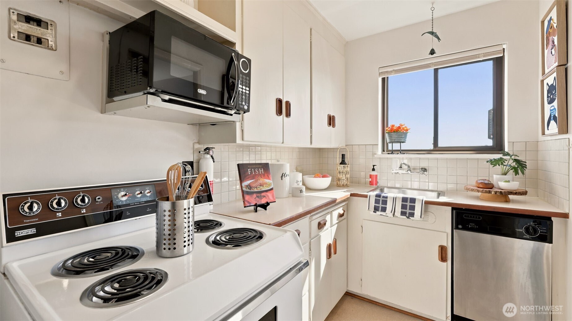 2450 Dexter Avenue 303 Property Photo 18