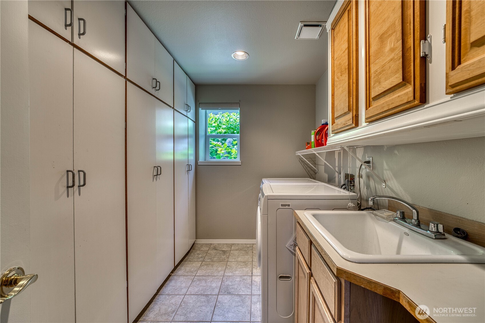6870 Starboard Lane Property Photo 27