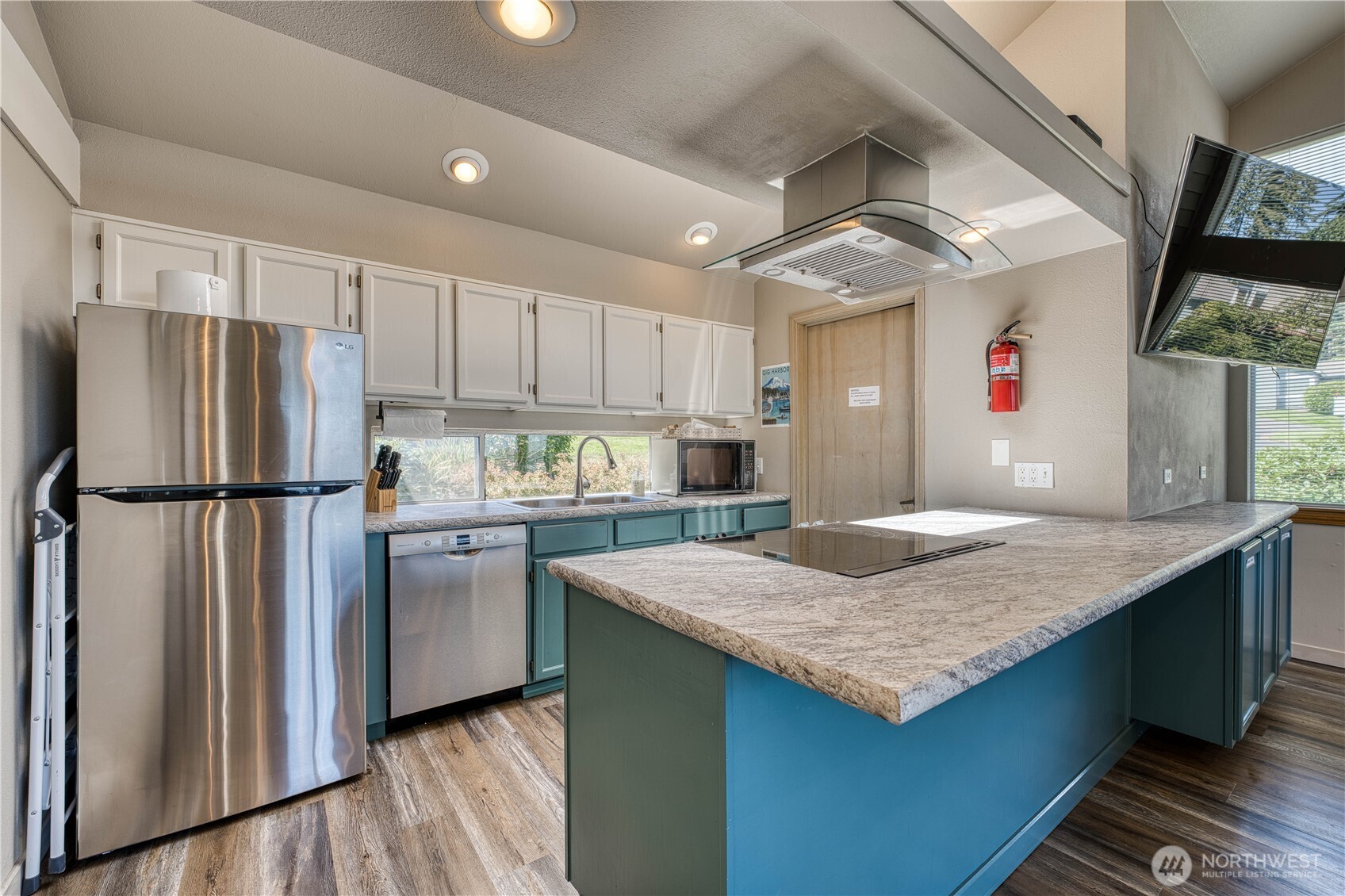 6870 Starboard Lane Property Photo 38