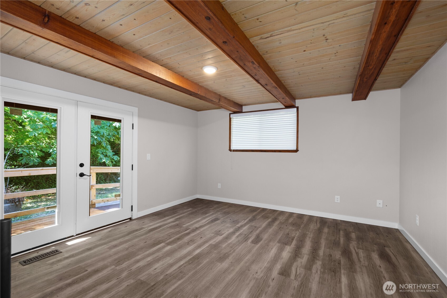125 41st Avenue Property Photo 9