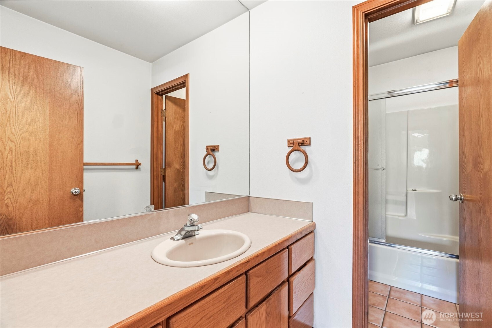 805 Luebke Road Property Photo 11