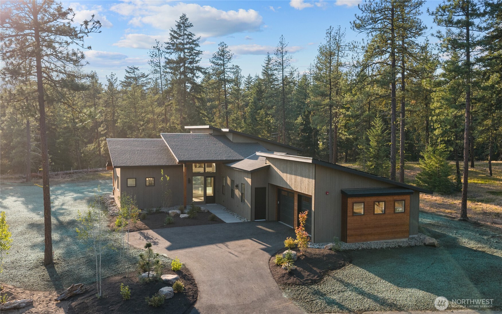1700 Wanawish Loop Property Photo 1