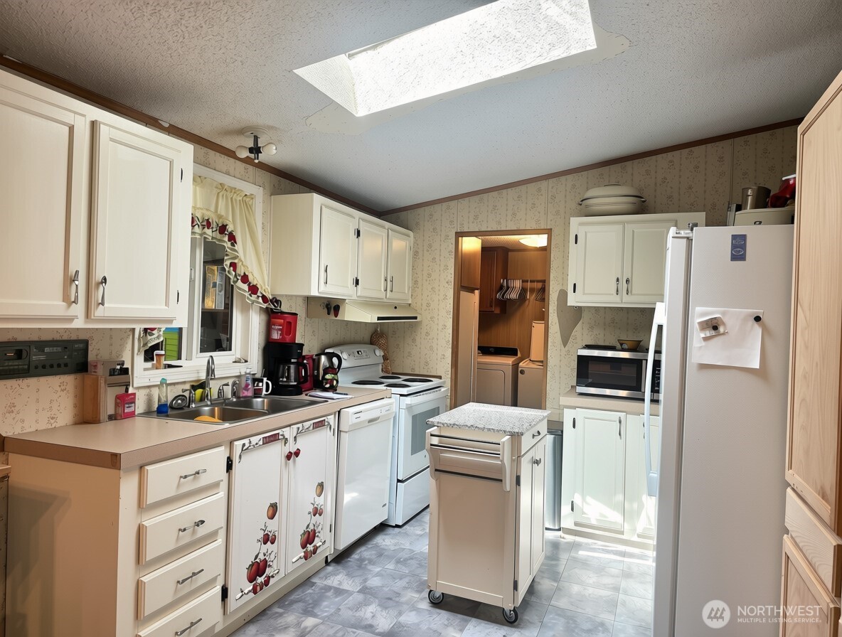8708 Thuja Avenue Property Photo 4