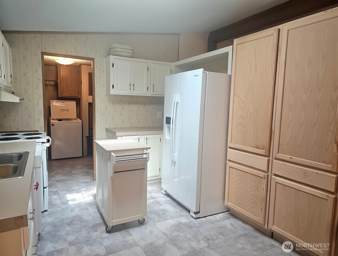 8708 Thuja Avenue Property Photo 5