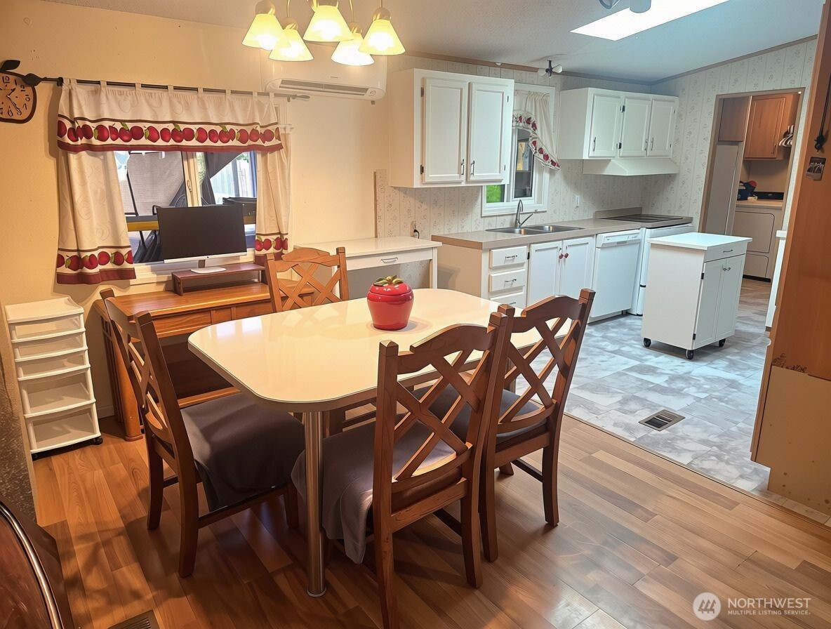 8708 Thuja Avenue Property Photo 6