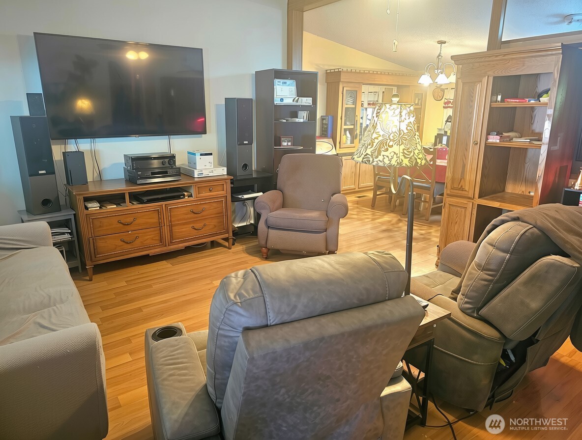 8708 Thuja Avenue Property Photo 8