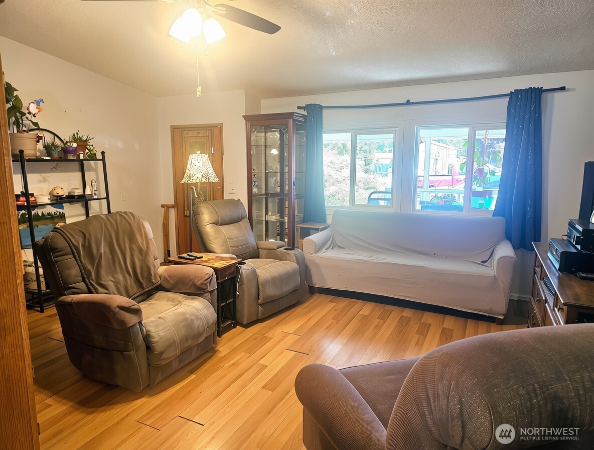 8708 Thuja Avenue Property Photo 9
