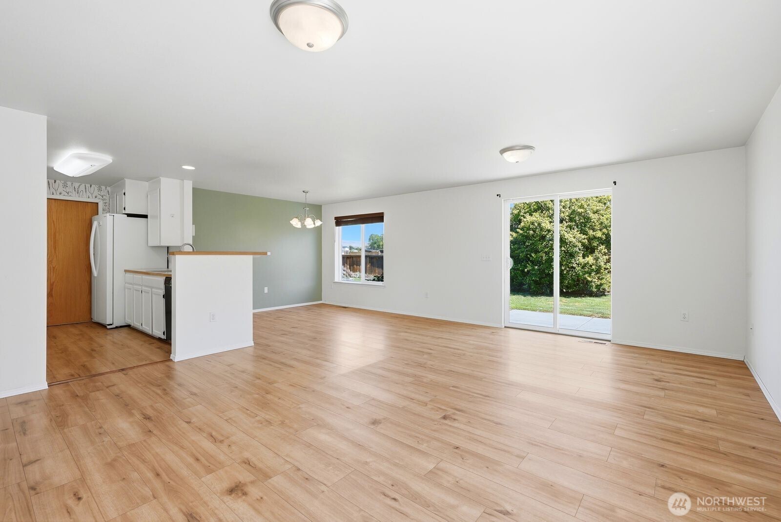 127 Northstone Parkway Property Photo 3