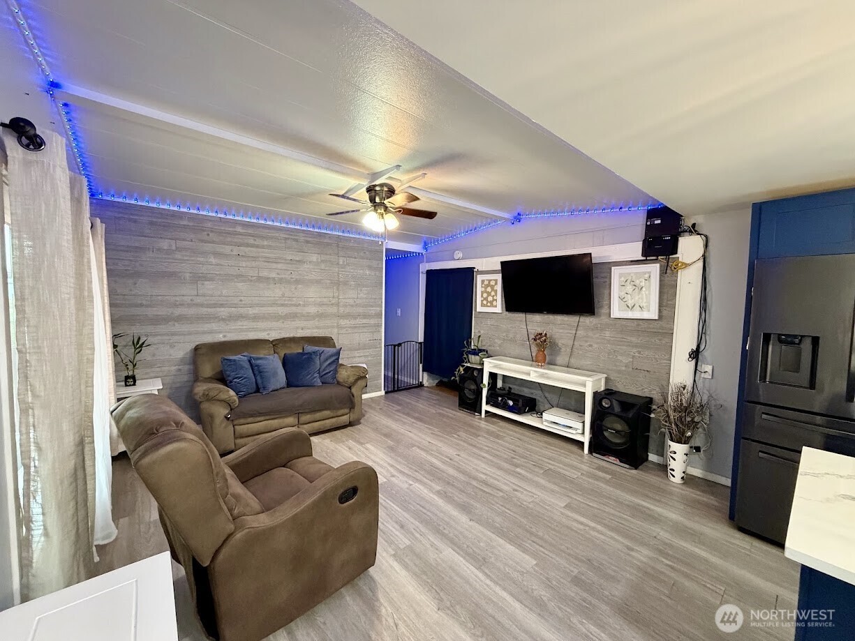 210 37th Street 105 Property Photo 13