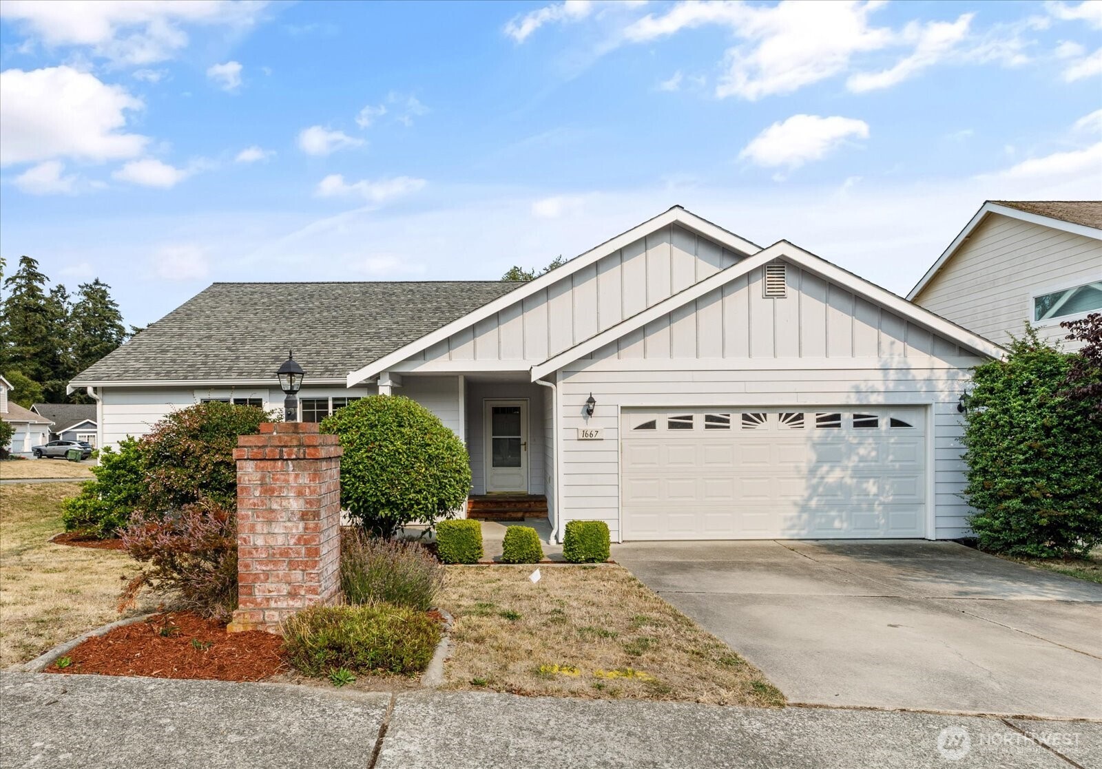 1667 Nw Almond Loop Property Photo 1