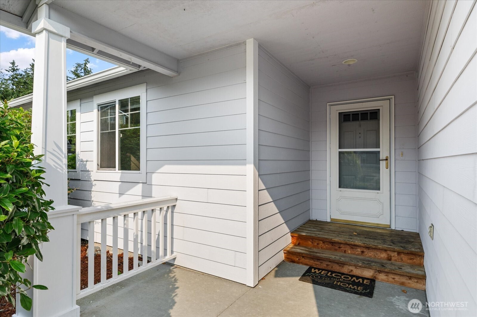 1667 Nw Almond Loop Property Photo 4