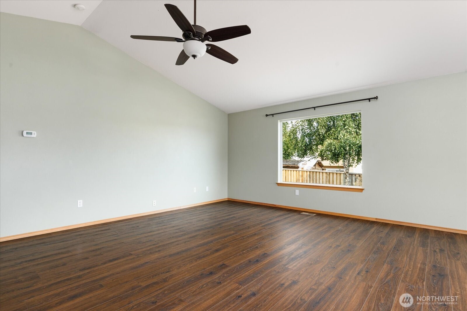 1667 Nw Almond Loop Property Photo 5