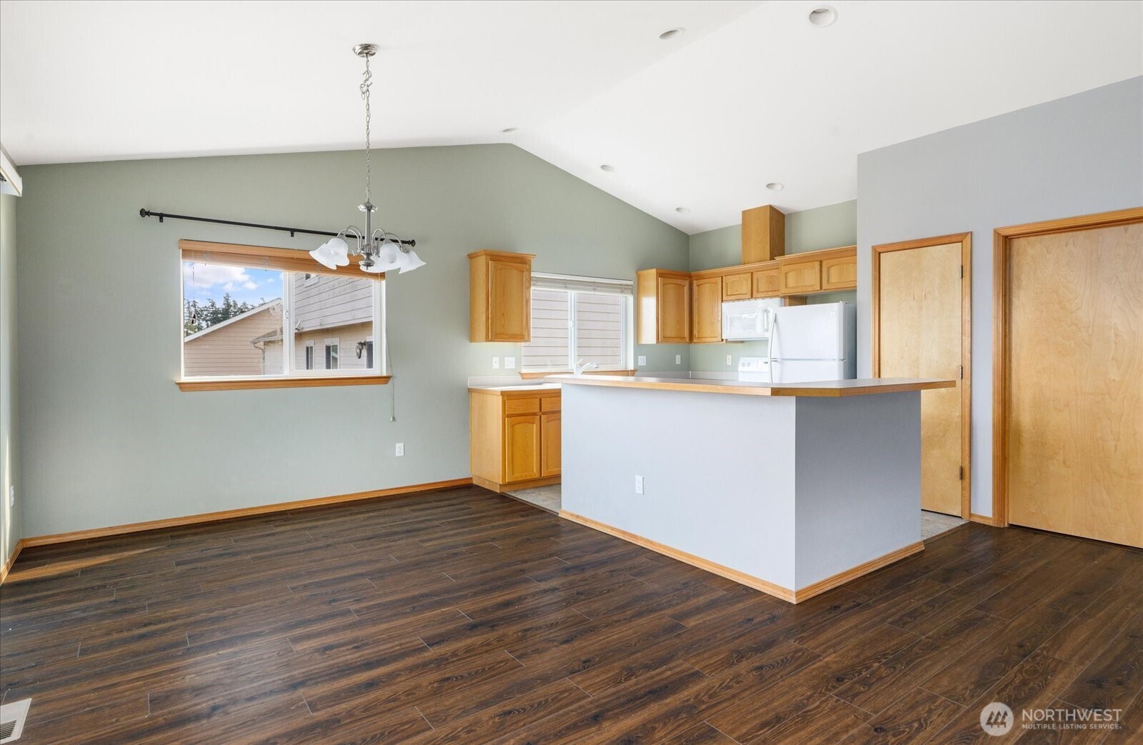 1667 Nw Almond Loop Property Photo 8