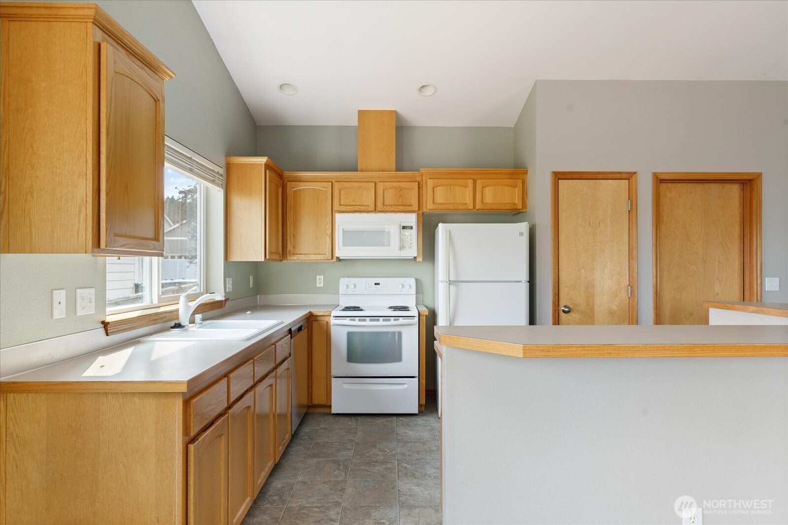 1667 Nw Almond Loop Property Photo 9