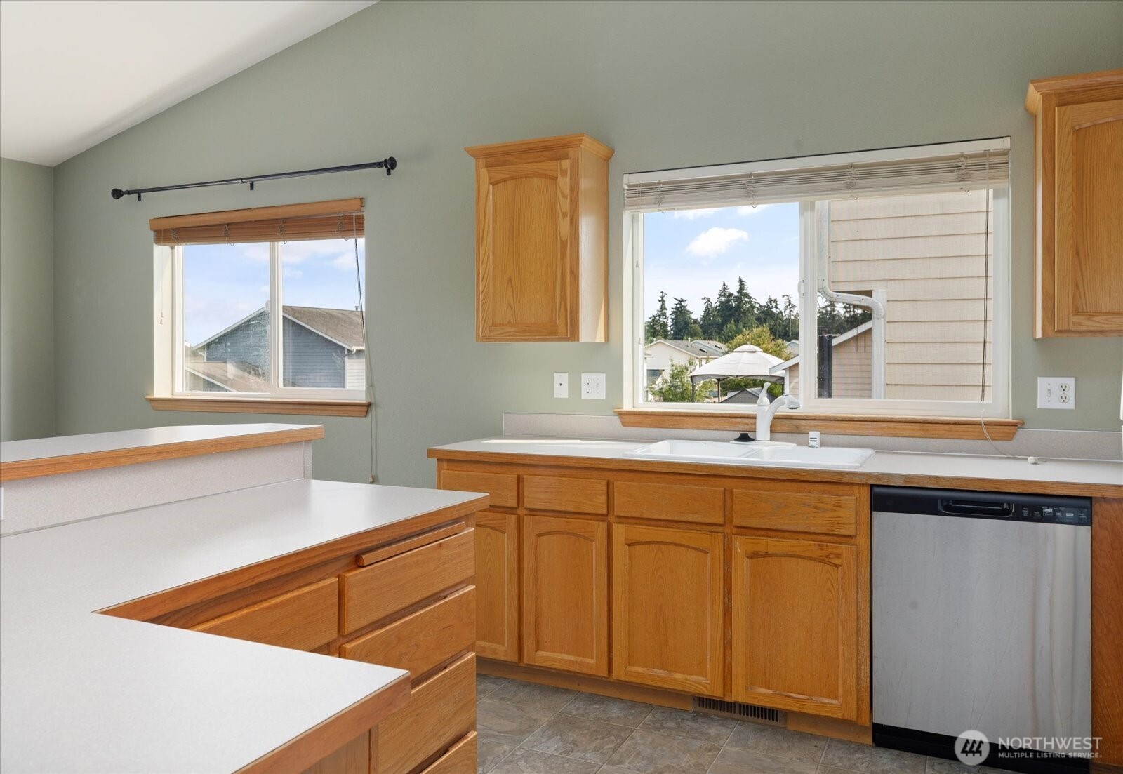 1667 Nw Almond Loop Property Photo 11