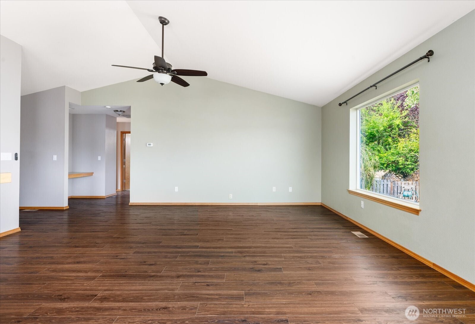 1667 Nw Almond Loop Property Photo 12