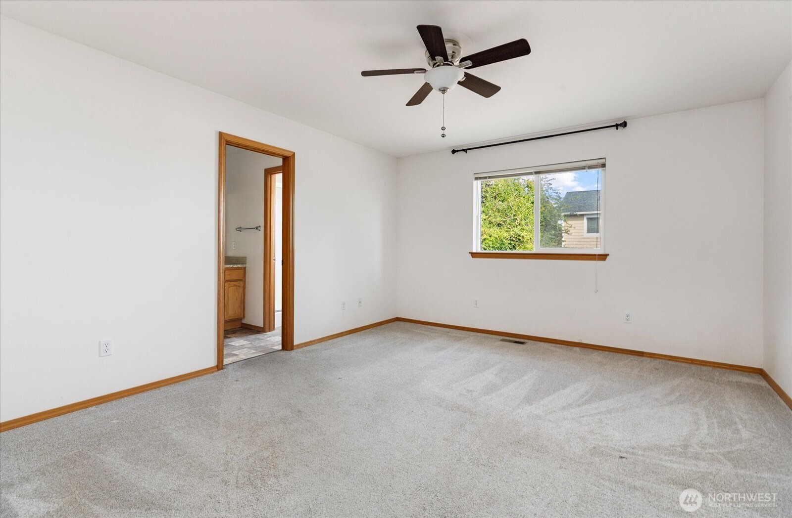 1667 Nw Almond Loop Property Photo 16