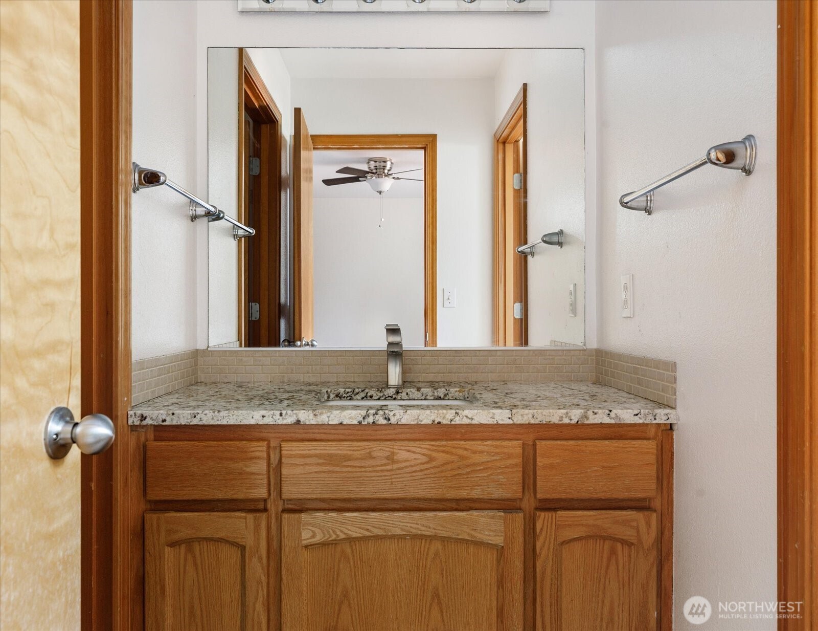 1667 Nw Almond Loop Property Photo 17
