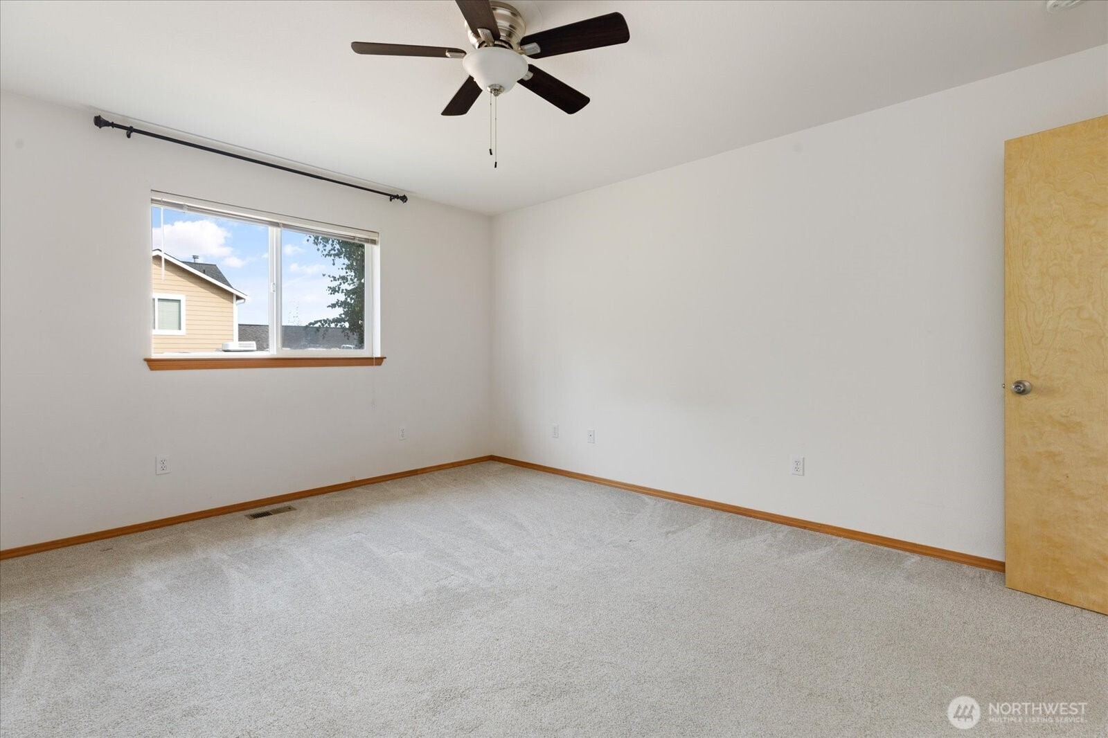 1667 Nw Almond Loop Property Photo 20