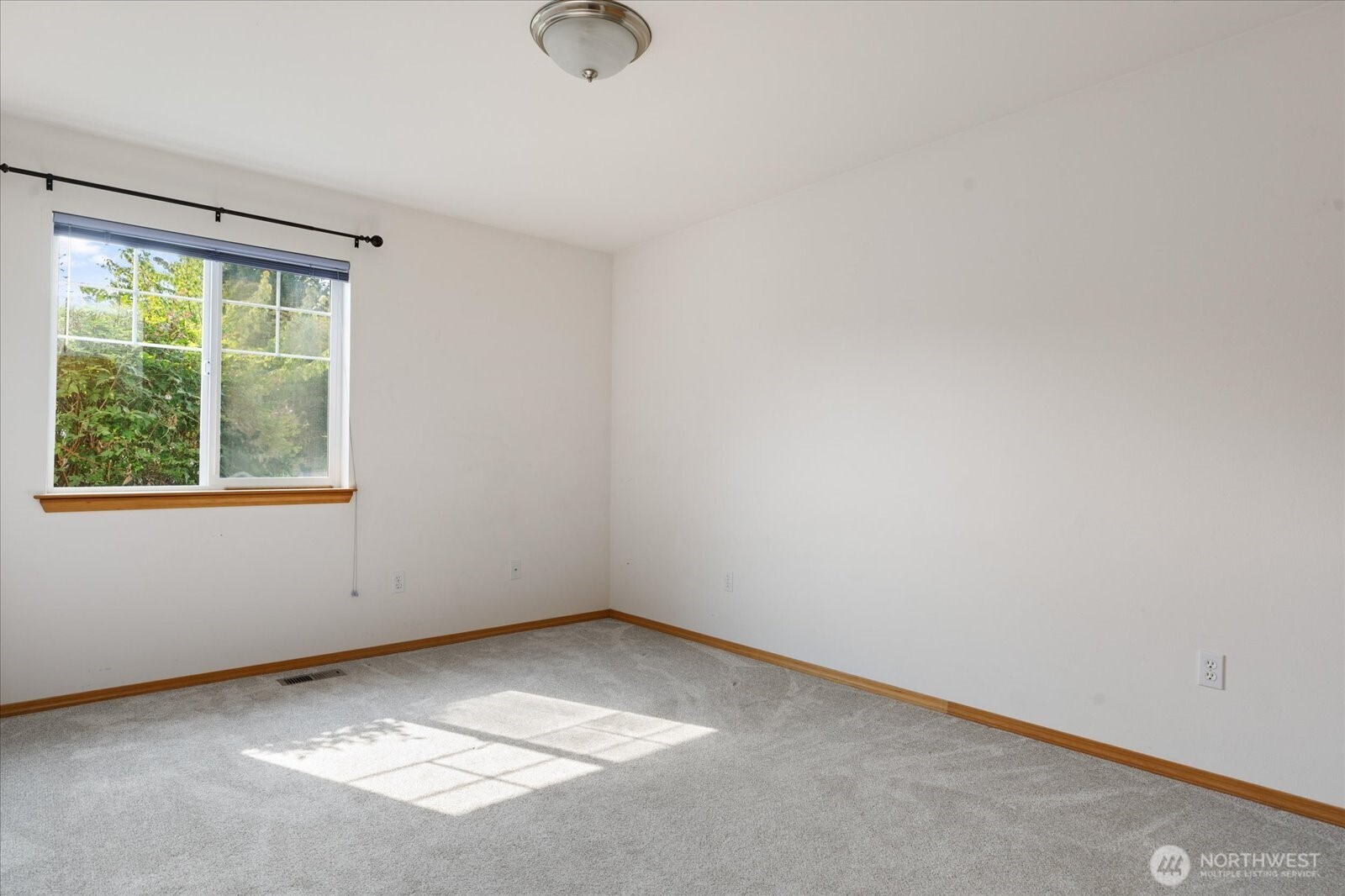 1667 Nw Almond Loop Property Photo 24