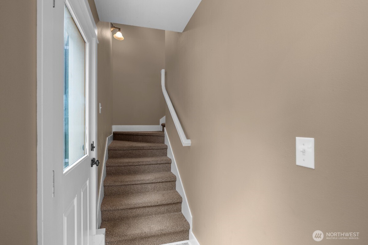 229 Compass Street Property Photo 27