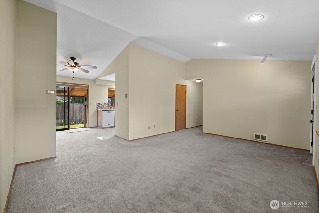 10108 3rd Place Property Photo 5