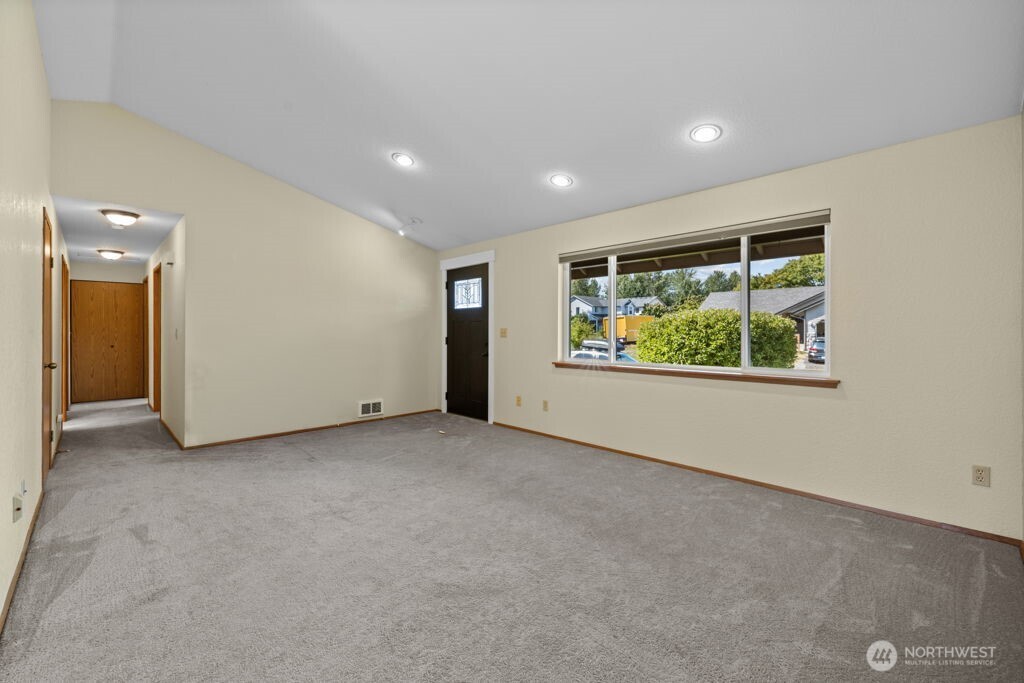 10108 3rd Place Property Photo 6