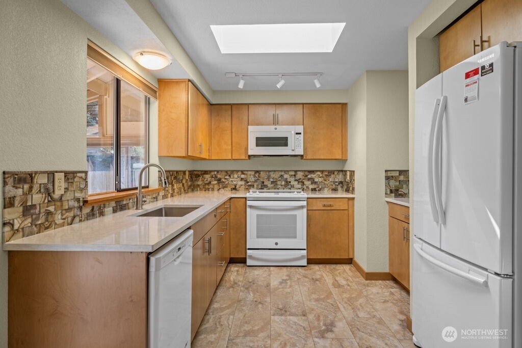 10108 3rd Place Property Photo 10
