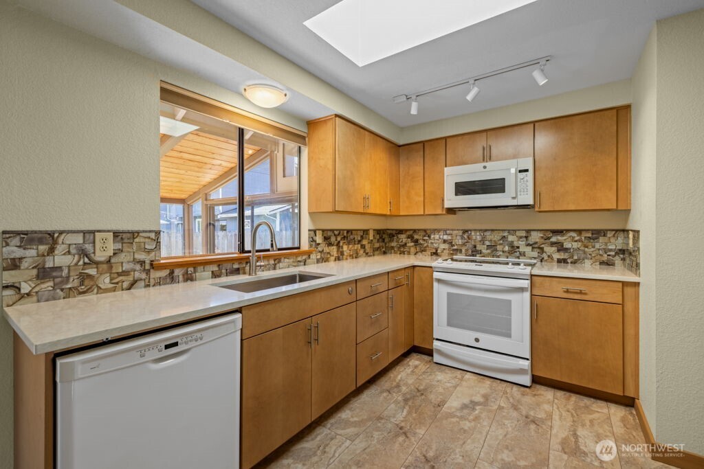 10108 3rd Place Property Photo 11