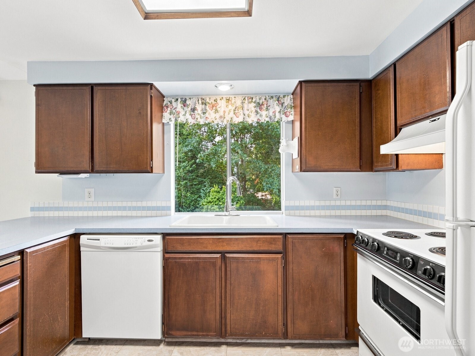 1839 N 185th Street Property Photo 4