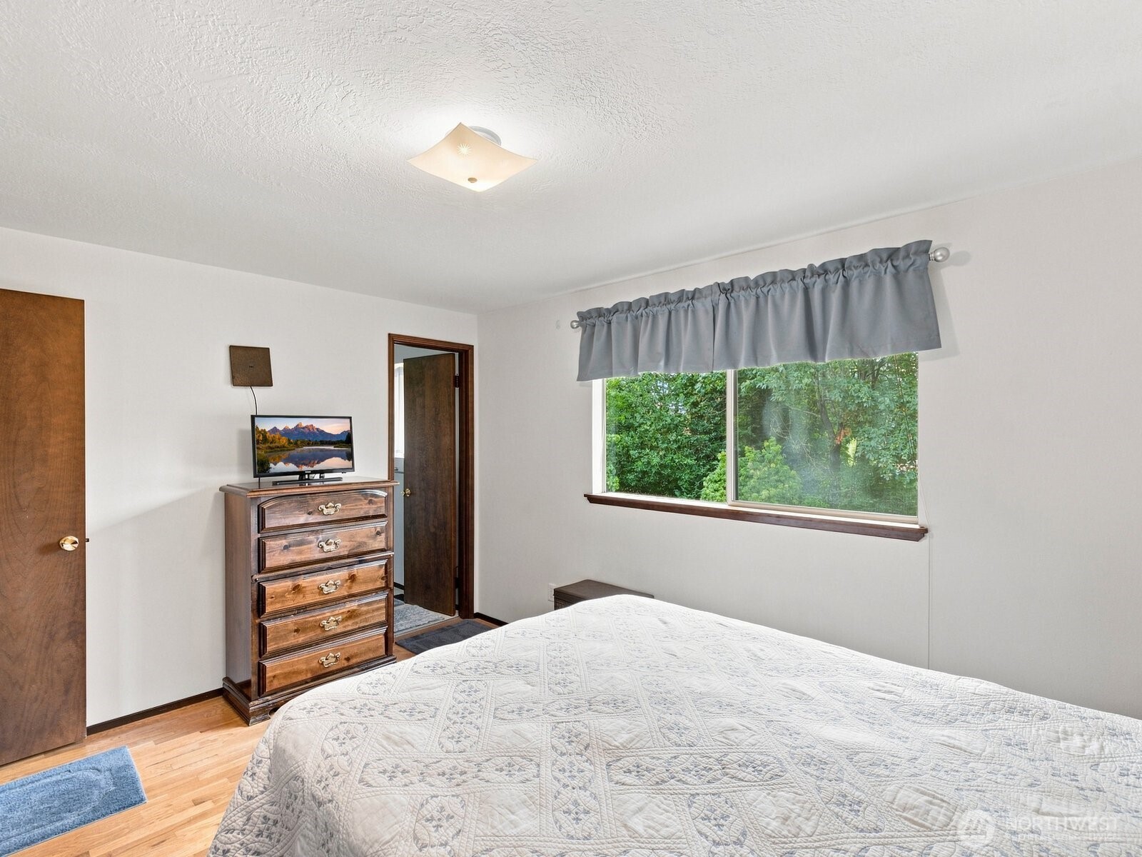 1839 N 185th Street Property Photo 6