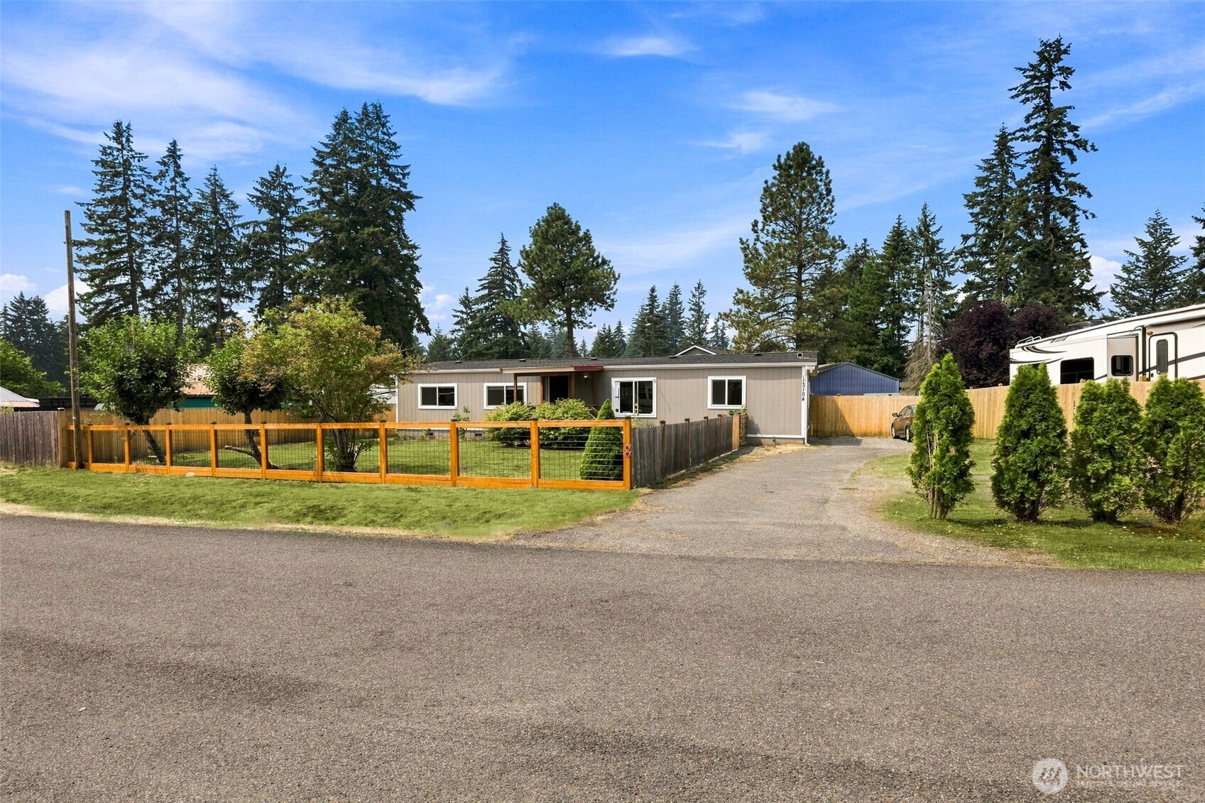 13104 Ridge Circle Property Photo 2